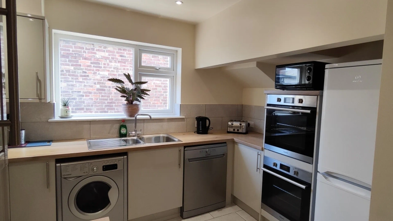 Dunkirk Student:  6 Bedroom modern -  Brailsford Road - Thumbnail 2